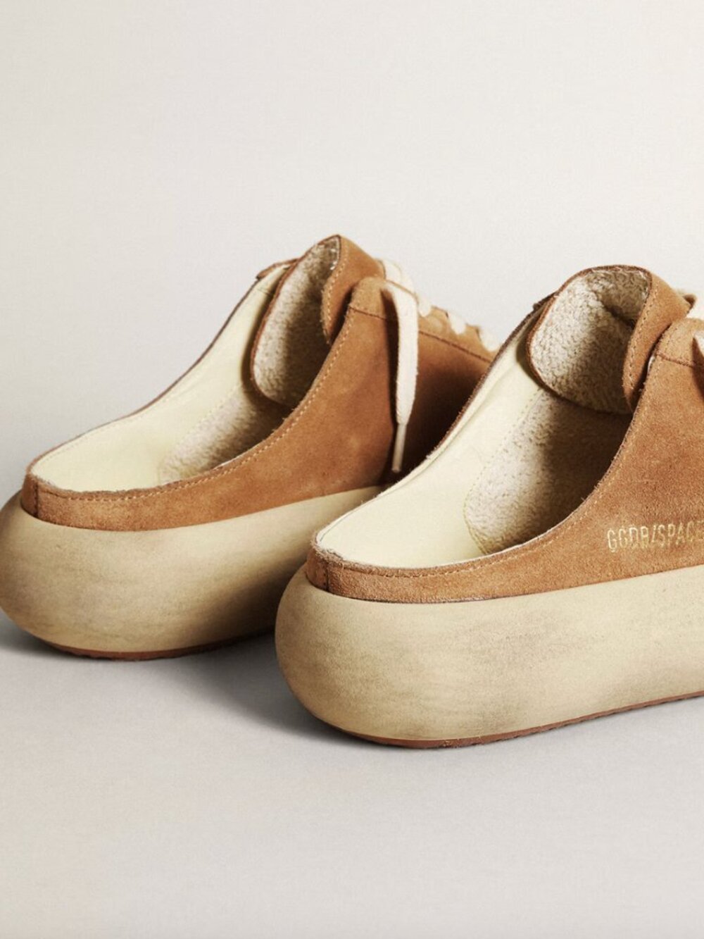 Golden Goose Space Star Sabot in tobacco-colored suede w/ perforated star Sz 39 - Picture 10 of 10